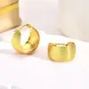 Brincos de Clipe Listrados Retrô Europeus e Americanos, Brincos de Aço Inoxidável Dourados com Design de Nariz de Porco, Brincos de Luxo Leve de Alta Qualidade com Design Único