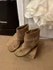 Sandálias de Tanga de Couro Macio Estilo Francês para Mulheres, Novas Sandálias Planas Macias de Verão 2025, Botas Curtas Soltas de Encaixar