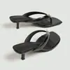 Chanclas de tacón alto transfronterizas europeas y americanas al por mayor para mujer, nuevo estilo de playa de verano con tacones finos, tacones altos, tira de dedo con perlas, sandalias elegantes