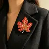Broche de Hoja de Arce con Pedrería Azul Europeo y Americano, Broche Corsage de Lujo Exquisito para Mujer, Diseño de Accesorios para Traje y Abrigo