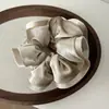 Goma de pelo Scrunchie Coreana Retro Brillante de Terciopelo con Forma de Flor para Mujer, Color Sólido, Elegante Goma para Cola de Caballo Baja