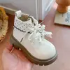 Nuevas Botas de Combate para Niñas Otoño/Invierno 2026 con Adorno de Encaje Botas de Princesa Botines Cortos para Niños Botas de Cuero Elegantes para Niños Medianos y Mayores Modernas
