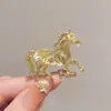 Broche de Caballo del Zodiaco de Alta Gama 2026 con Diamantes Brillantes, Accesorio de Ropa Animal de Lujo Ligero, Accesorio de Pin de Nicho