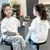 Camiseta de manga larga a rayas de algodón puro para niñas, nueva colección primavera/otoño, camiseta interior con estampado de dibujos animados para niños, top versátil para bebés