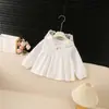 Chaqueta blusa blanca de jardín con estampado floral de gardenias, estilo coreano dulce y temática de bosque para niñas, prenda exterior ligera para salir en verano