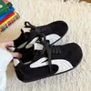 Zapatos de entrenamiento alemanes retro de cordones con suela plana para mujer, color negro, nuevo estilo otoño 2026, zapatos deportivos casuales de suela blanda, zapatos de nicho individuales