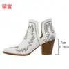 En stock nuevos zapatos de mujer vintage de talla grande de comercio exterior para la primavera de 2026, botas de cuero para mujer con tacón de cuña bordado negro