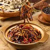 Berenjena en salsa con chiles secos, lista para comer, adecuada para comidas, pepinillos de desayuno, guarniciones, versión casera, botanas frescas para acompañar bebidas