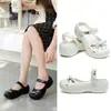 Zapatos de Ballet de Suela Gruesa Zapatos con Agujeros para Mujer 2026 Verano Nuevo Estilo Sandalias Cerradas para Exteriores Suela Suave Antideslizante Mary Janes de Yoga