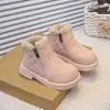 Botas de nieve de invierno para niñas, forradas de felpa, nuevo estilo 2026, cálidas botas de algodón negras para niños, tallas medianas y grandes, zapatos de algodón para niñas