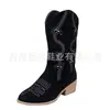 Juyuan Em Estoque Novo Modelo Outono/Inverno 2026 Tamanho Grande Botas Femininas de Salto Baixo Estilo Europeu e Americano Botas de Couro