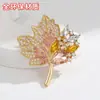 Broche Hoja de Arce Pedrería Industria Pesada para Mujer Exquisito Lujo Sentido de Alta Gama Nicho Corsage Traje Abrigo Pin Accesorios