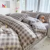 Juego de cuatro piezas de algodón con estampado de cuadros gris nórdico y aloe vera, agradable para la piel, suave, diseño de cuadros simple, ropa de cama para dormitorio de adulto