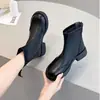 Botas estilo Martin femininas, nova coleção outono/inverno 2026, estilo britânico, com sola grossa, forradas com fleece, botins com zíper traseiro, botas de cano curto justas