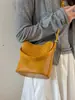 Nova Bolsa Feminina de Verão 2026 Grande Capacidade Cor Sólida Bolsa de Ombro Nicho Simples Padrão Trançado Bolsa Saco de Ombro para Mulheres