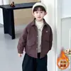 Jaqueta Acolchoada Infantil Outono/Inverno Meninos Roupas de Algodão Leve 2026 Nova Jaqueta com Gola para Bebê Espessada Quente Fashion