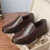 Zapatos Nuevos de Cuero para Hombre, Zapatos Casuales Huecos Transpirables, Zapatos Slip-On Versátiles de Suela Blanda para Padres de Mediana Edad y Mayores