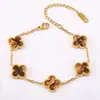 Pulseira de Aço Inoxidável com Trevo de Quatro Folhas e Cinco Flores de 13mm, Venda Quente Transfronteiriça para Mulheres, Joias Modernas de Luxo Leve, Atacado de Fábrica em Estoque