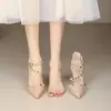 Sandalias de Tacón Alto Remachadas para Mujer 2026 Verano Nuevas Sexy Punta Fina Tacón de Aguja Color Nude de Una Correa con Cordones Peep-Toe