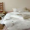 Conjunto de cama de quatro peças em estilo francês, sutilmente luxuoso, bordado, para outono/inverno, 50 fios, fio duplo, 100% algodão, tecido escovado, com estética relaxada e casual.