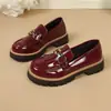 Estilo Britânico Cruzado Europeu e Americano Sola Grossa Novo Estilo Comércio Exterior Primavera e Outono Sapatos Pequenos de Couro Saltos Mocassins Femininos Tamanho Grande Atacado Tamanho Grande