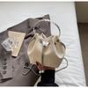 Bolsa Pequena de Design de Nicho para Mulheres 2025 Novo Estilo de Moda Bolsa Transversal com Corrente Bolsa Saco Retro para o Dia a Dia