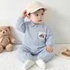 Macacão Infantil de Listras Finas 2026 Outono Roupas Infantis Fofo Cachorro de Desenho Animado Bolso Macacão Roupa para Exterior