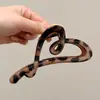Presilha de Cabelo Garra Vintage Cor Marrom Maillard para Mulheres com Grande Volume de Cabelo, Estilosa Presilha Tubarão para um Penteado com Cabelo Todo para Trás