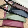 Bolsa de Ombro Moda Simples Versátil em Couro Genuíno, Couro Bovino de Camada Superior com Toque de Luxo, Bolsa Quadrada Pequena Vertical, Bolsa de Mão Estilo Minimalista para Mulheres