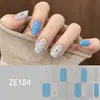 ZE16 refere-se a adesivos de unha estilo europeu e americano com grandes blocos de cor, estampas de leopardo, xadrez, estrelas, listras, e ornamentos para unhas.
