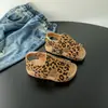 Estampa de Leopardo 2026 Novos Sapatos de Praia para Meninas, Sandálias para Meninos, Sapatos Birkenstock Infantis, Sandálias Casuais de Verão com Solas Macias
