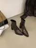 Botas curtas Melard marrons para pessoas baixinhas, com solas grossas e plataforma impermeável, adequadas para outono e inverno, corte justo, bico fino, zíper traseiro, perfeitas para combinar com saias