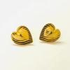 Pendientes de acero de titanio chapados en oro de 18 quilates con diseño de nicho y forma de corazón a rayas, estilo INS, E231519