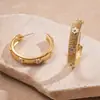 Brincos Florais com Padrão em Gota de Óleo em Forma de C, Cravejados com Diamantes Metálicos, Estilo Europeu e Americano, Brincos Personalizados de Nicho de Alto Padrão Transfronteiriços
