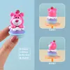 Ornamento de Mesa de Urso Morango de Resina em Estoque na Fábrica para Escritório e Casa, Miniaturas Fofas, Presentes Culturais e Criativos da Moda Atacado