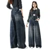 Pantalones de mezclilla anchos estilo retro con costuras visibles, con estampado a cuadros, cintura alta, efecto adelgazante y un diseño de pierna recta y fluido, perfectos para el otoño de 2026