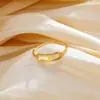 Anillo de nariz de cerdo con diseño simple europeo y americano, personalidad de moda, anillo de acero de titanio Joker para mujer, no se decolora, venta al por mayor