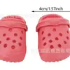 Comércio exterior transfronteiriço vendas domésticas Festival chaveiro pingente chinelos acessórios sapatos com furo pequeno sapatos pequenos fivela pingente de mochila