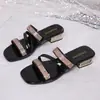 Sandálias de verão femininas para uso ao ar livre 2026 nova moda versátil bico quadrado sem cadarço salto grosso strass sandálias de salto alto