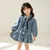 Ropa para niños falda para niñas lunares cordones manga larga vestido de mezclilla 26 Primavera/Otoño nuevo estilo fuente de comercio exterior
