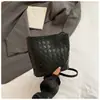 Bolsa de Tecido com Design de Nicho da Moda para Mulheres 2025 Nova Bolsa Transversal de Verão Fresca Bolsa Saco de Alto Valor