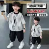 Conjunto de Roupa de Verão para Meninos Camisa com Gola Alta Estilo Coreano Crianças Pequenas Fresco Estiloso Conjunto de Duas Peças de Manga Curta Roupas Modernas para Bebês