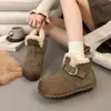Novas botas de neve da moda com pelo de pelúcia para o inverno, super estilosas para mulheres, populares sapatos slip-on estilo Birkenstock, sapatos de algodão 2026