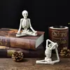 Halloween Resina Calavera Yoga Forma de Meditación Negro y Blanco Escritorio Sala de Estar Adornos de Resina Gordos Manualidades Decorativas