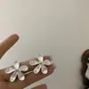 Margarida~Design Doce e Elegante de Luxo Leve, Brincos de Alta Qualidade com Textura Floral, Acessórios de Orelha de Estilo Simples e Minimalista
