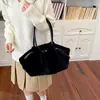 Bolsa tote de moda 2026, versátil para el trabajo, otoño/invierno, bolso de hombro para el día a día, para mujer, peludo, casual, gran capacidad, nuevo estilo