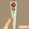 Dê a Você uma Pequena Flor Vermelha Feita de Lã, Tricotada à Mão como um Presente de Dia das Mães para Professores, para a Mãe, ou como um Pequeno Presente Pronto