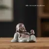 Accesorios Sami Zen Mesa de Té Decoración Estante Bogu Decoración Estilo Chino Buda Maitreya de Cerámica Monje Pequeño Mascota de Té Decoración