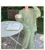 Pijama de coralina para mujer, engrosado para invierno, lindo conjunto de ropa de estar de franela, moderno y holgado, conjunto de cárdigan de manga larga