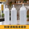 Botellas exprimibles al por mayor en stock con marcas graduadas, disponibles en varios tamaños, con tapas, adecuadas para aderezos de ensaladas, kétchup y otras salsas.; botellas de plástico con boquillas puntiagudas
